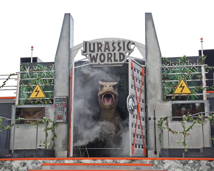 Jurassic World: Explore & Roar