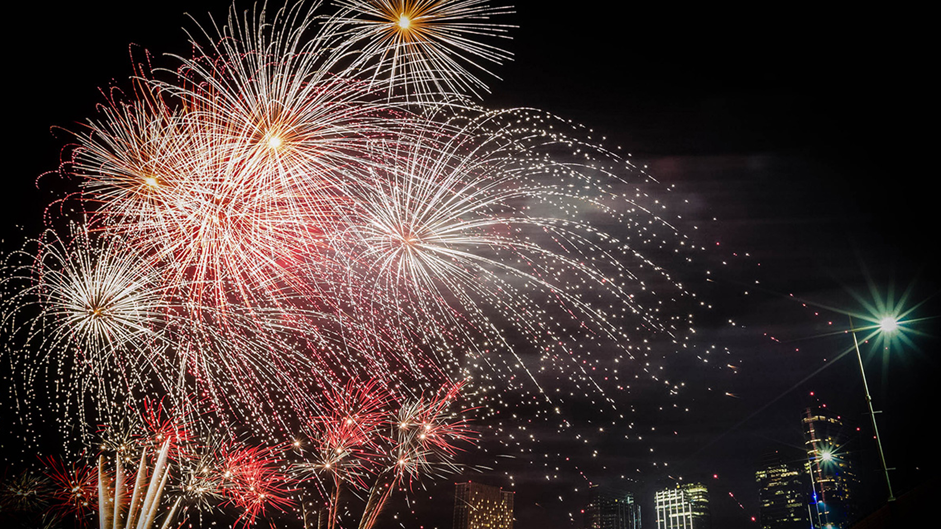 Abu Dhabi Aims To Break A Guinness World Record With Its Nye Fireworks