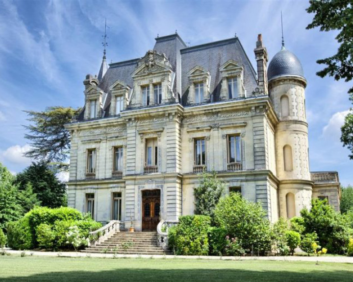 Stay in a French Vineyard in Bordeaux