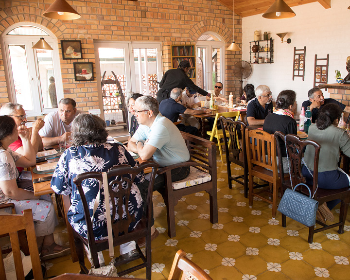 Coonoor's Food And Guesthouses