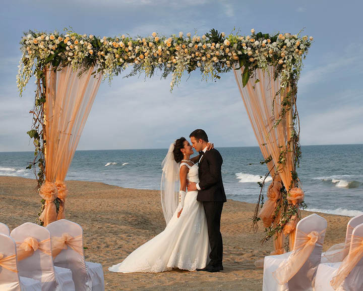 These Beach Wedding Destinations Are Ideal To Make A Splash!